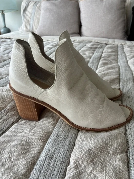 Chinese Laundry White Peep-Toe Block Heel Booties - Picture 2 of 5